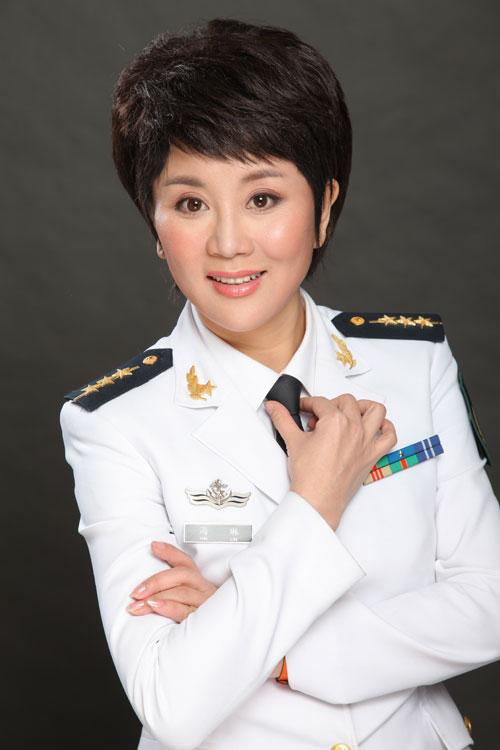 中央军事频道主持人冯琳，声音与形象的完美结合，中央军事频道主持人冯琳，声貌兼备，主持魅力非凡