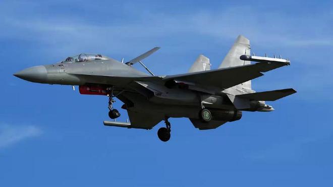 歼-16B简介，新一代空中霸主的风采，歼-16B新一代空中霸主风采展现