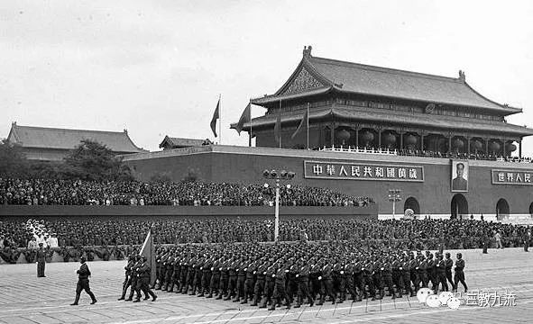 国庆大阅兵，传统与变革的交织，国庆大阅兵，传统与变革的交融展示