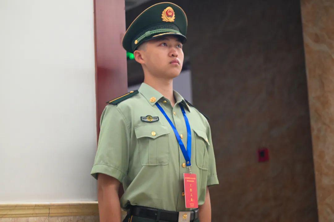 揭秘2024武警常服，设计细节与功能特点，揭秘2024武警常服设计细节与功能特点全解析