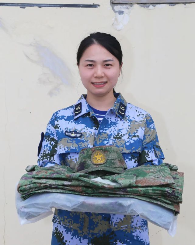 探索未来，走近中国海军的崭新形象——21世纪海军作训服，中国海军崭新形象探索，21世纪海军作训服与未来展望