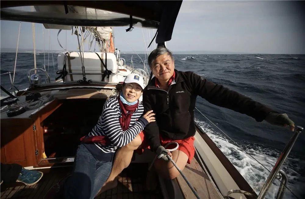 辽宁舰号尺寸，中国海军巨舰的雄伟与力量，中国海军巨舰辽宁舰的尺寸与雄伟力量展示