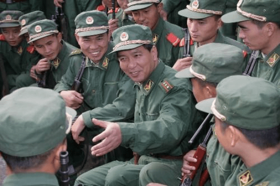 丁晓兵断臂之前的级别，一位英勇无畏的战士与超越自我的精神力量，丁晓兵超越自我，英勇战士的精神力量与断臂前的级别揭秘