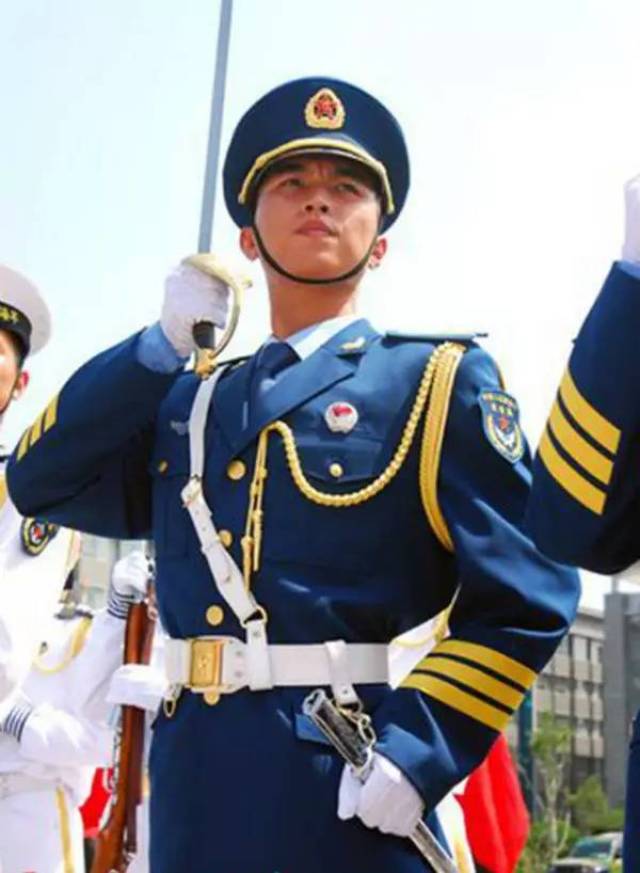 三军仪仗队大队长换人，传承与变革中的力量展现，三军仪仗队大队长更替，传承与变革中的力量展示