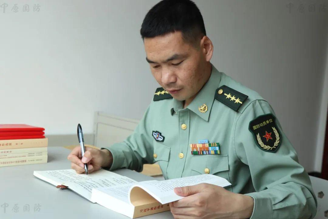 二级上士的级别干部，职责、地位与角色解析，二级上士职责、地位与角色的深度解析