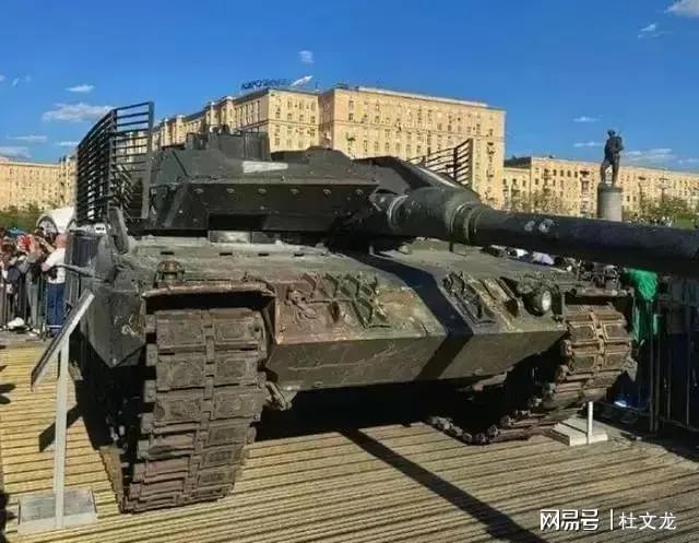 阅兵中的唯一一辆T-34，历史的见证与时代的印记，唯一T-34见证历史，时代印记闪耀阅兵日