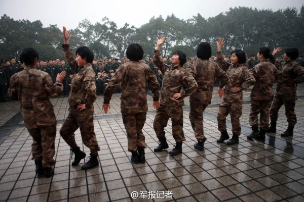 第13集团军组织冬季拉练，锤炼铁军，锻造战斗力，第13集团军冬季拉练锤炼战斗力，锻造铁军精神