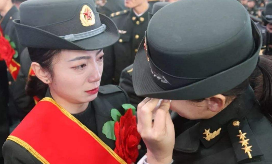 退伍季女兵，坚韧与荣耀的交织，退伍季女兵，坚韧与荣耀的绽放