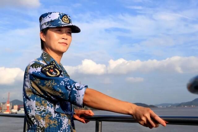 辽宁舰首位舰长，罗建华的传奇故事，辽宁舰首位舰长罗建华的传奇人生