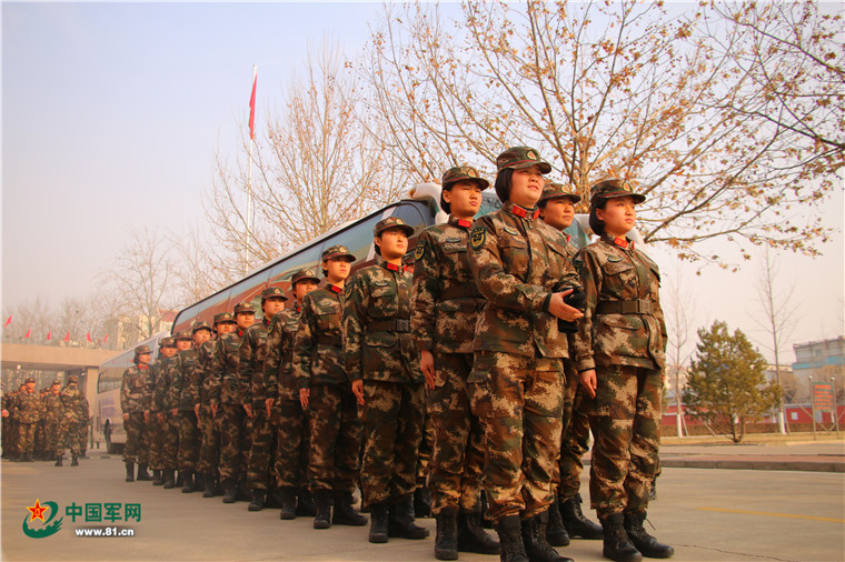 中国女兵的青春与担当，中国女兵的青春担当，热血铸魂，巾帼不让须眉