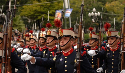 香港警队国庆阅兵，展现力量与荣耀，香港警队国庆阅兵，力量与荣耀的展现