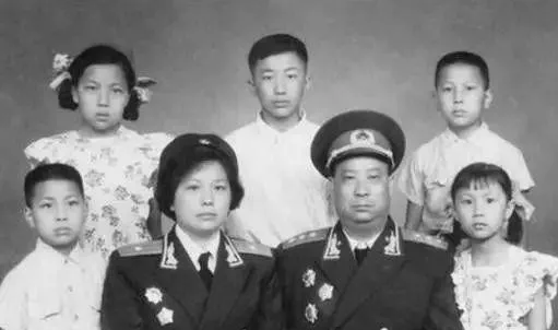 丁小军独臂将军的爱情，独臂将军丁小军的爱情故事
