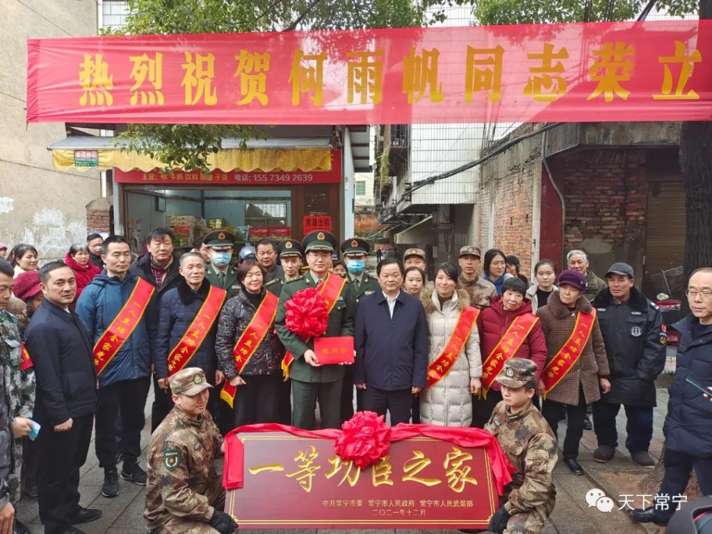何雨帆，探索未知的勇敢少年，何雨帆，勇敢少年的未知探索之旅