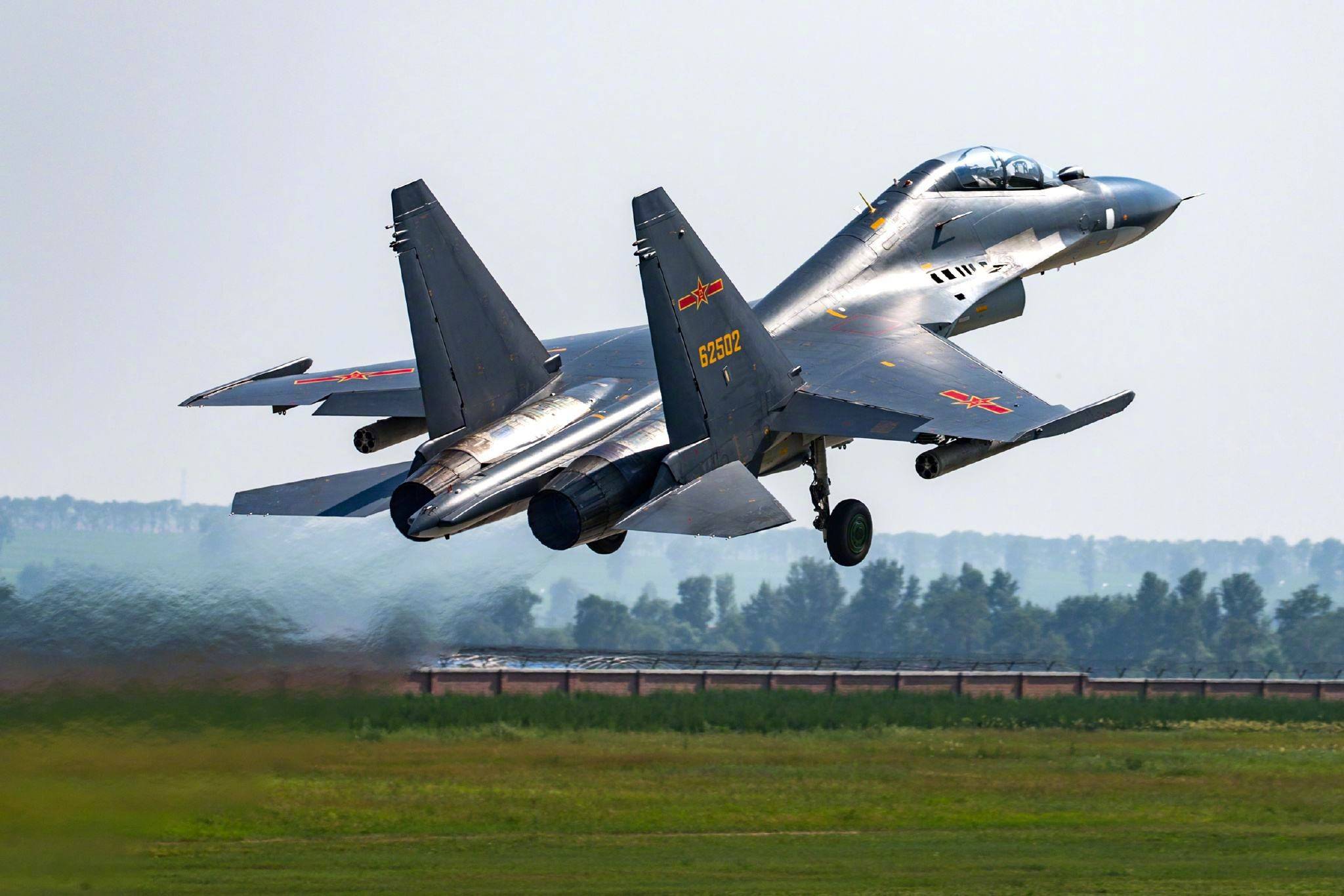 歼-16改进型战机，空中力量的崭新篇章，歼-16改进型战机，空中力量的新纪元