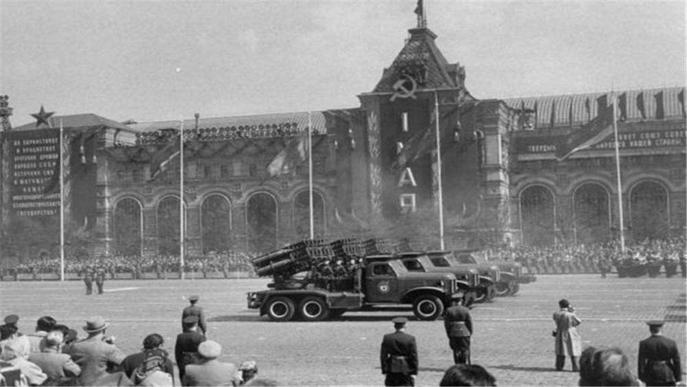 各国阅兵式中的一排与参战人数，历史、传统与现代的交织，阅兵风采，各国阅兵式中的历史与现代交融，揭示参战人数与传承的力量