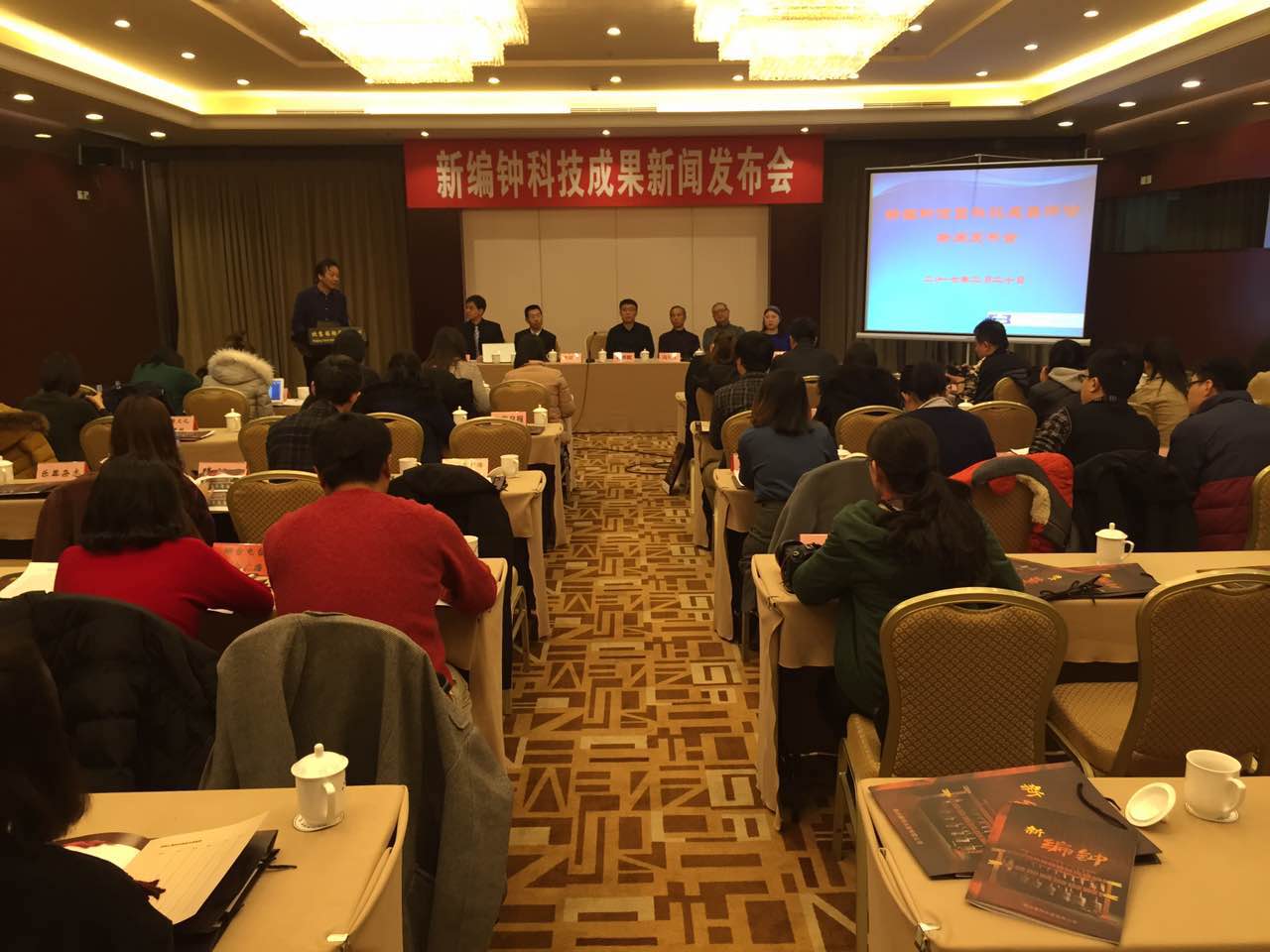 新闻发布会会场布置的艺术与策略，新闻发布会会场布置的艺术与策略探讨