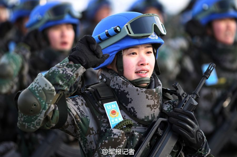 中国女兵照片图片，展现飒爽英姿的力量之美，中国女兵飒爽英姿的力量之美图片展现