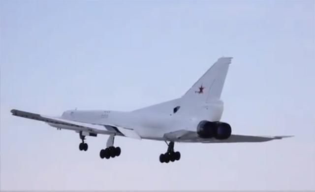 图22M3M轰炸机视频，揭示苏联冷战时期的空中霸主风采，苏联冷战空中霸主，图22M3M轰炸机风采揭秘