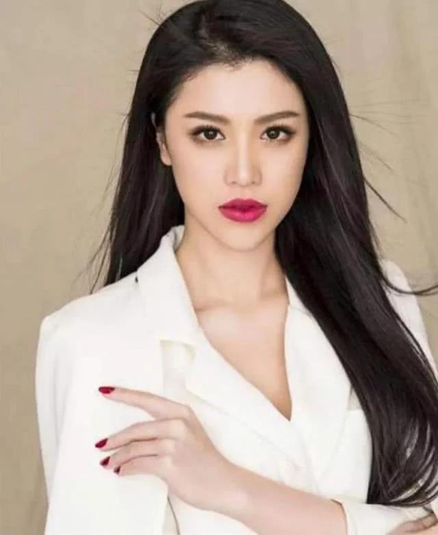 女人裤裆里藏雷的意思探究，女人裤裆里藏雷的寓意探究