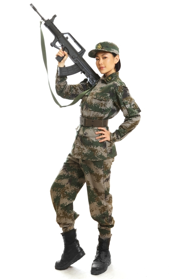 中国女兵，照片中的坚毅与力量——持枪的瞬间，中国女兵持枪瞬间的坚毅与力量