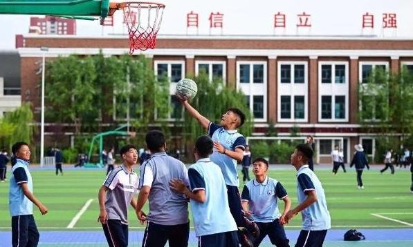 东风41学校校园戏曲小明星——璀璨新星在闪耀，东风41学校戏曲新星闪耀校园——小明星闪耀光芒