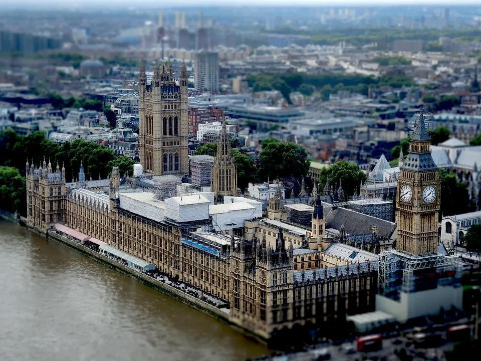 英国与中国最新局势，深化变革中的双边关系，中英双边关系深化变革，最新局势解读