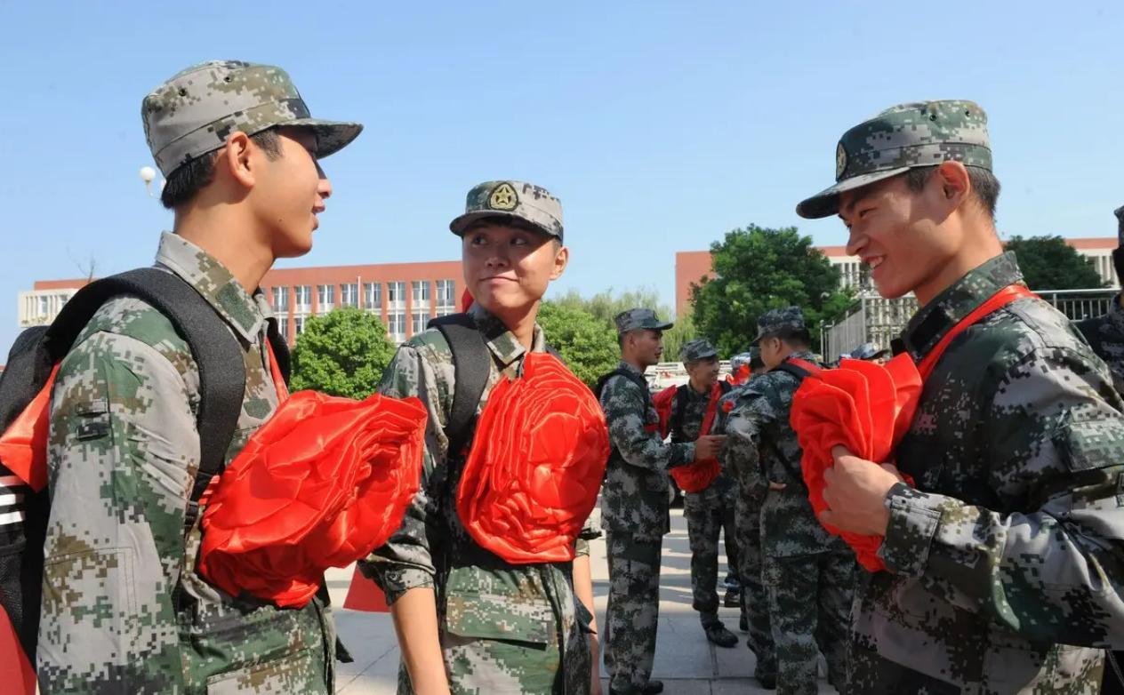 入伍政策，新时代的召唤与挑战，新时代入伍政策，召唤与挑战并存