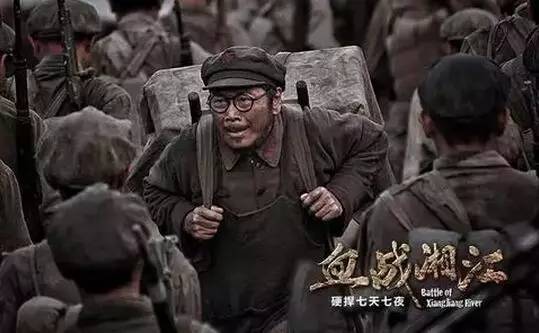 血战长津湖，冯小刚导演的历史战争巨制，冯小刚导演巨献，血战长津湖——历史战争的震撼画卷