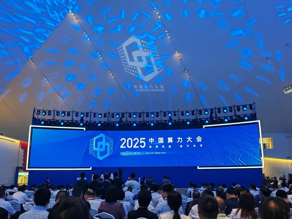 社会新闻最新报道，揭示当下社会热点与变迁，社会热点变迁揭秘，最新新闻报道直击热点话题