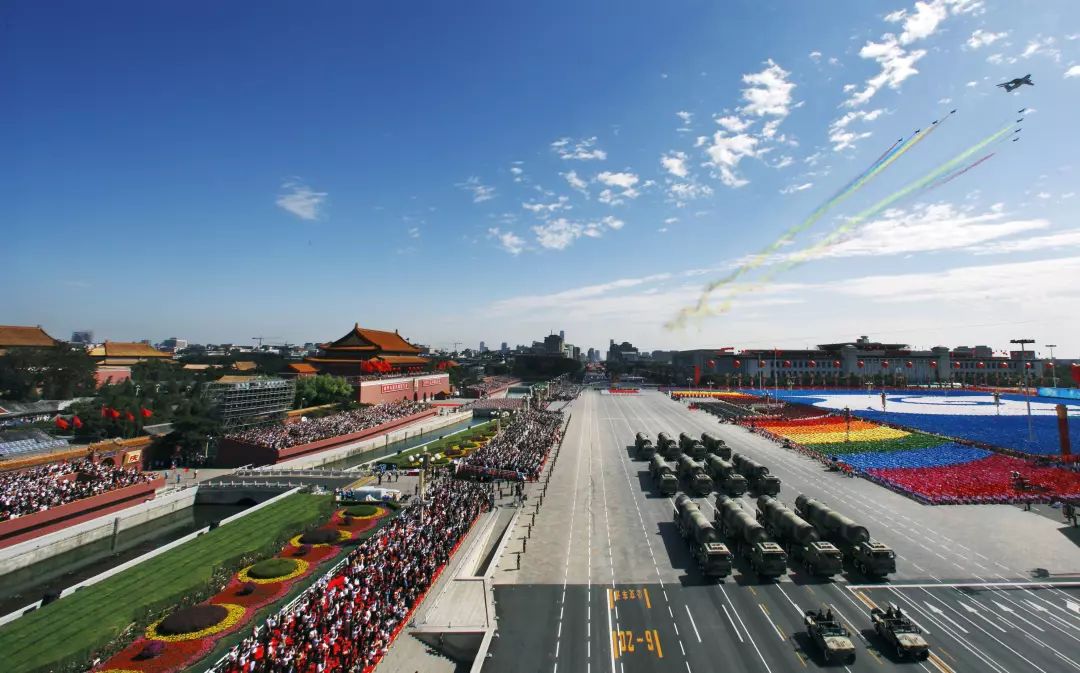 庆祝中华人民共和国成立七十周年，盛大的国庆阅兵仪式回顾，中华人民共和国七十周年庆典，盛大国庆阅兵仪式精彩回顾