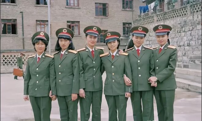 探索中国军队87式军装全套服装的魅力与特点，中国军队87式军装全套服装的魅力与特色探索