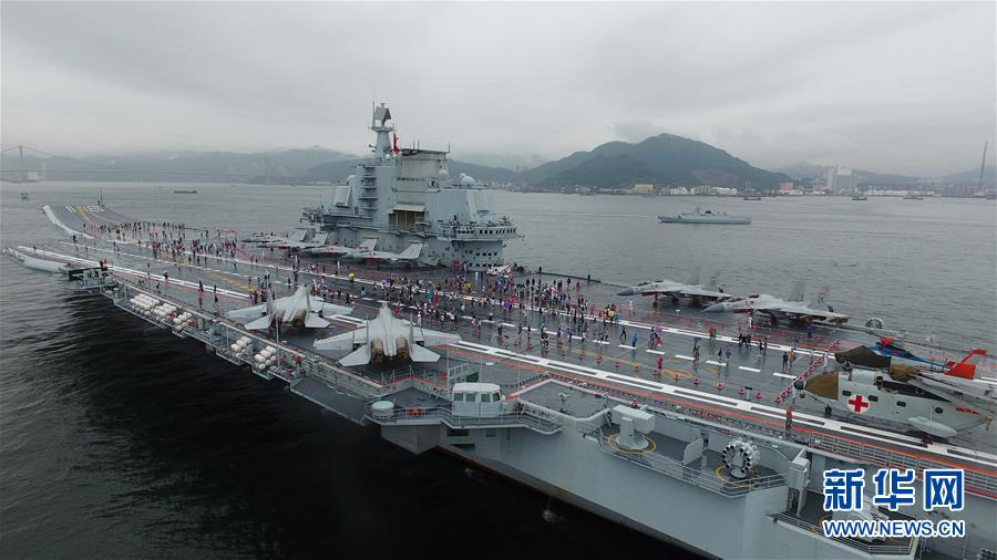辽宁舰甲板图片，展现中国海军力量的象征，辽宁舰甲板实拍，中国海军力量的骄傲与象征