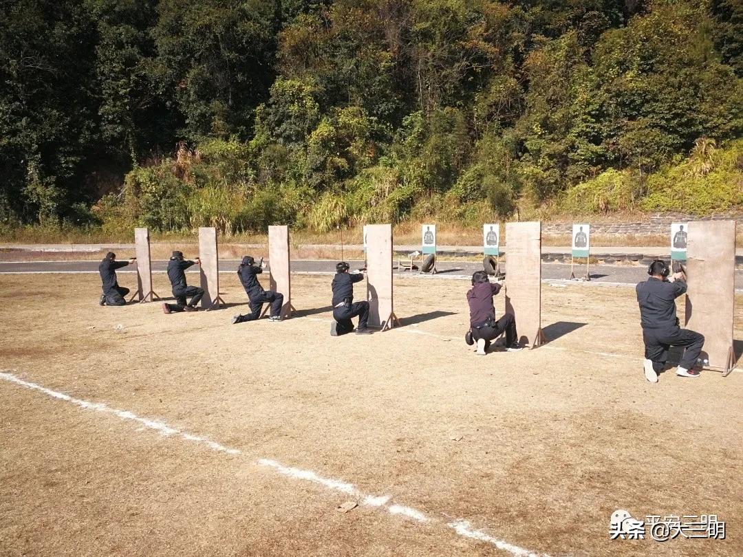 最震撼的实弹军演视频，力量与荣耀的展现，实弹军演震撼视频，力量与荣耀的辉煌展现