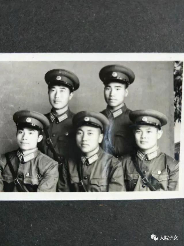 空军一个师多少架飞机，揭秘现代空军力量的编制与规模，揭秘现代空军师级编制，一个师拥有多少架飞机？