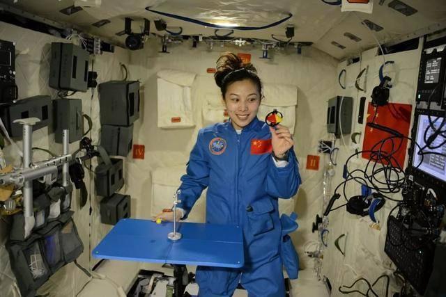女航天员上太空有何不同，女航天员上太空的独特之处