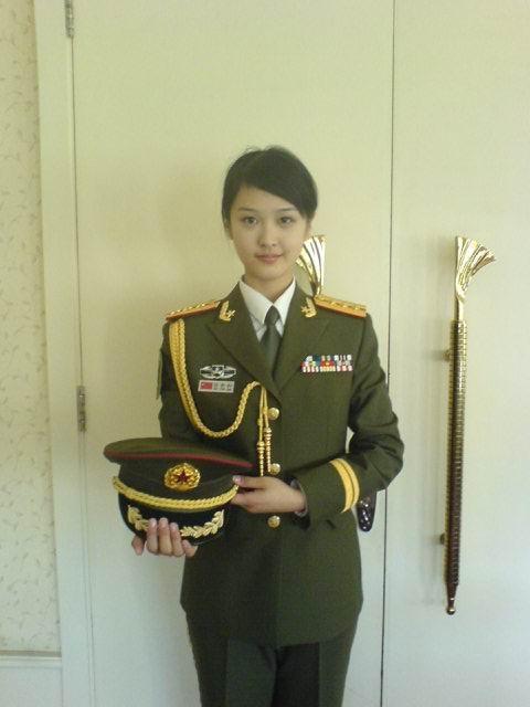中国女兵与红色军装的荣耀，中国女兵的红色军装荣耀