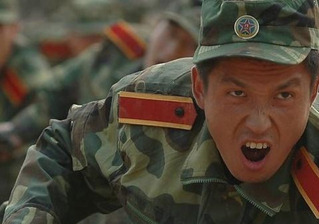 独背将军丁晓兵，军旅生涯与未来的转业之路，独背将军丁晓兵，军旅生涯回顾与转业展望