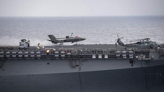 黄蜂级两栖攻击舰与F-35B，现代海军力量的完美结合，黄蜂级两栖攻击舰与F-35B，现代海军力量的巅峰组合
