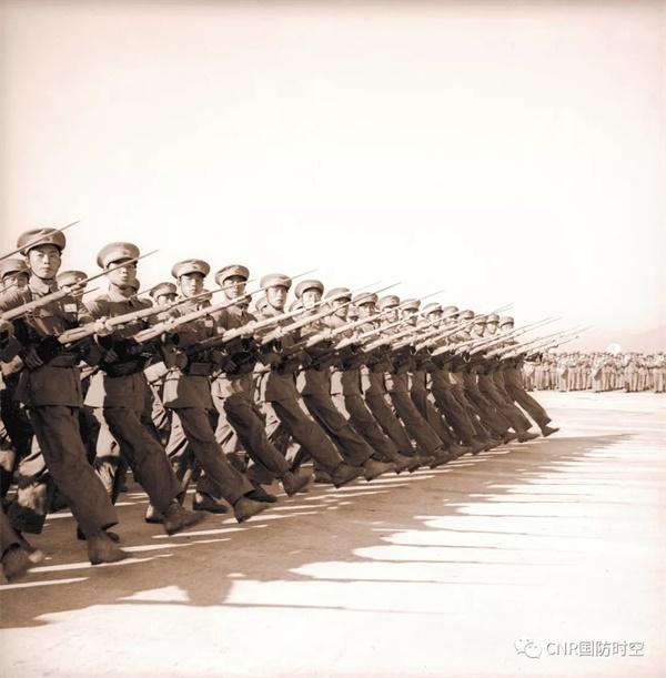 中国阅兵与喀秋莎，跨越国界的友谊见证与力量展示，中国阅兵与喀秋莎，友谊见证与力量展示的跨越国界时刻