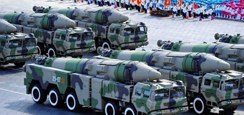 解放军发射东风21，中国战略导弹力量的重要里程碑，解放军发射东风21，中国战略导弹力量发展的重大里程碑