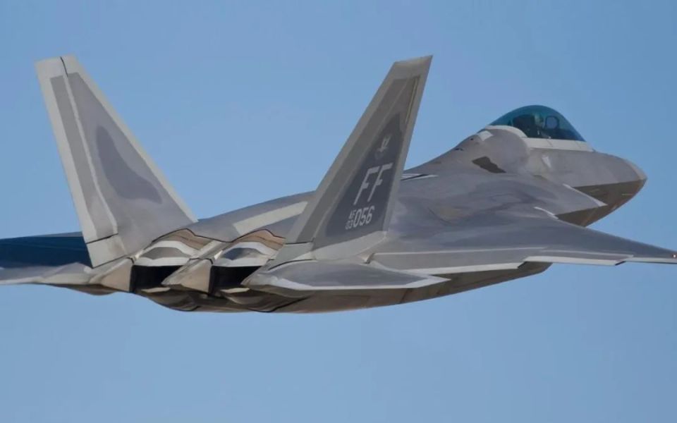 第五代战斗机的典型代表——美国的F-22猛禽战斗机，美国F-22猛禽战斗机，第五代战斗机的杰出代表