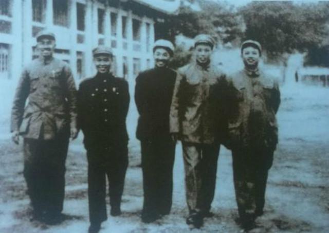 叶飞上将，英勇无畏的军事领袖，叶飞上将，英勇军事领袖的杰出代表