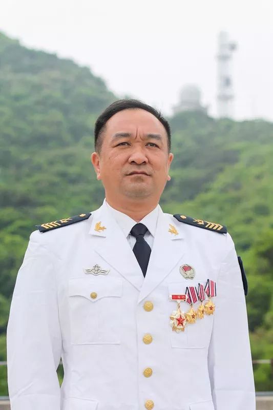 海军王岳忠简介，一位英勇无畏的海军将领的传奇人生，海军将领王岳忠的传奇人生简介