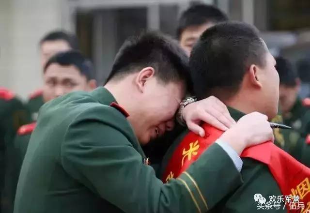 二次入伍遭遇老兵欺负的挣扎与成长，二次入伍遭遇老兵欺负，挣扎与成长的历程