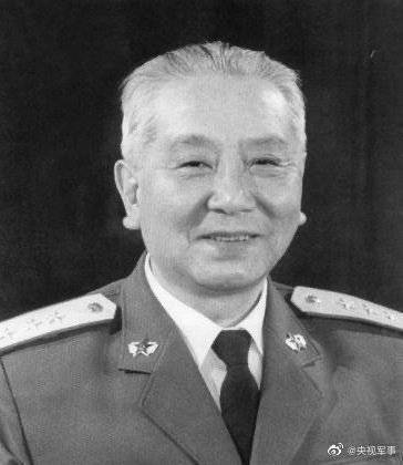 中国人民志愿军司令员兼政治委员彭德怀率领下的英勇壮志，彭德怀率领的中国人民志愿军，英勇壮志展现战场风采