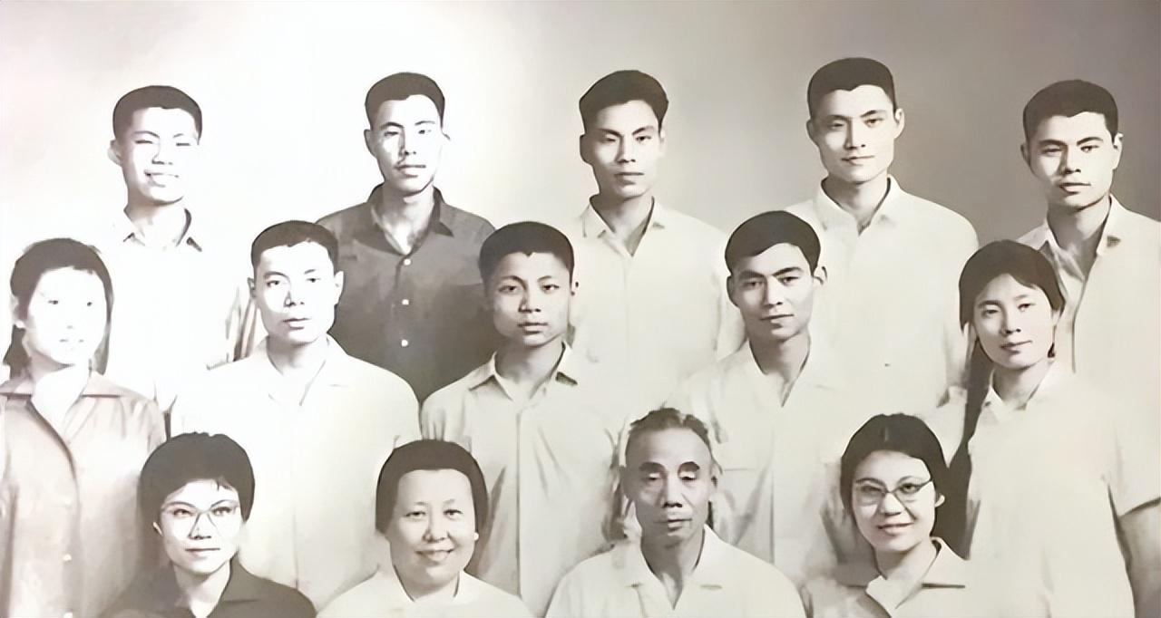 航空母舰的家，阅读原文及答案，航空母舰的家，深入解析阅读原文及答案