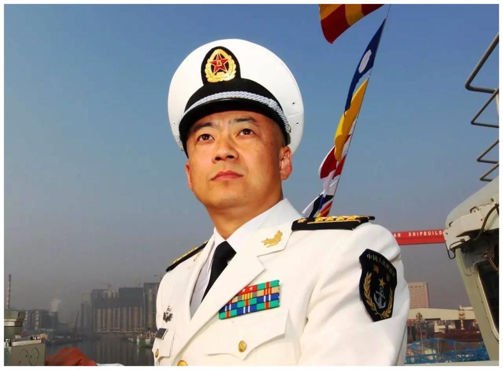 辽宁舰最年轻舰长，青春热血铸军魂，辽宁舰最年轻舰长，青春热血铸就军魂传奇