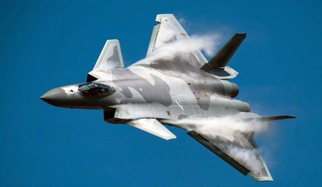 歼-20B首飞，中国空军迈入新时代的里程碑，歼-20B首飞成功，中国空军迈入新时代里程碑